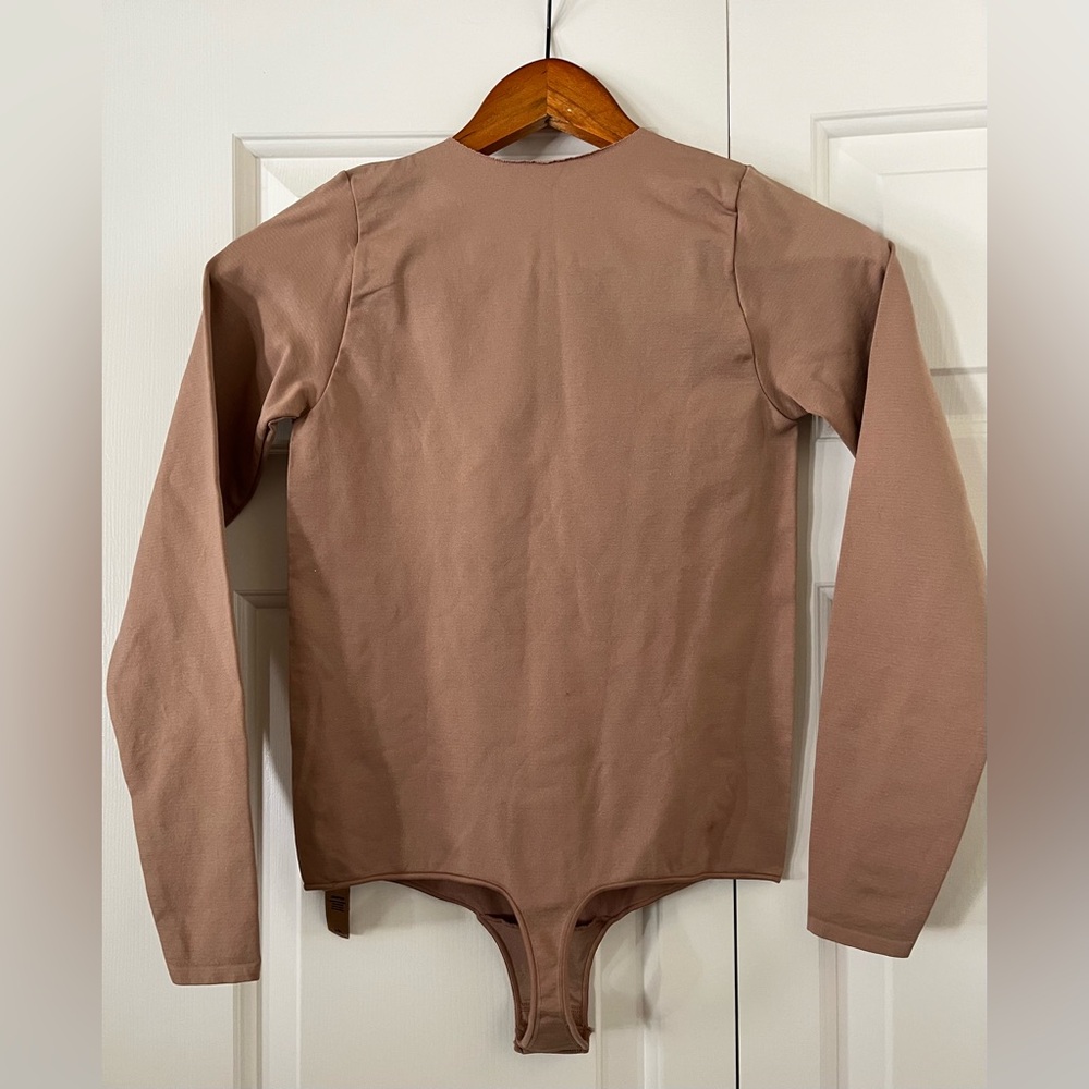 SKIMS FITS EVERYBODY 
Long Sleeve Crew Neck Bodysuit 
L/XL